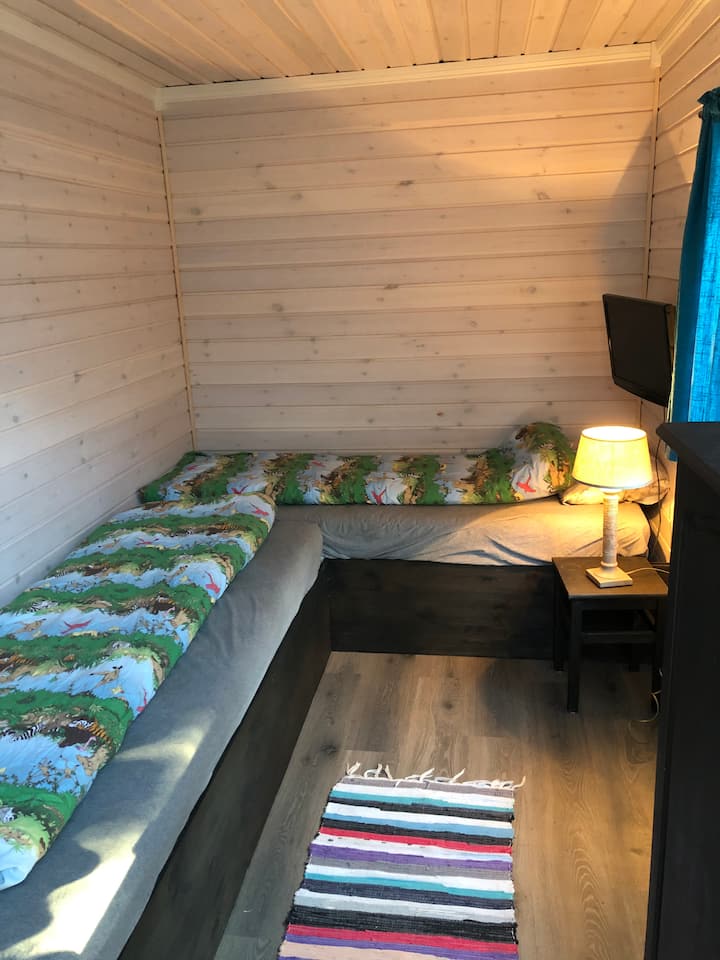 Ndërtesë anësore me dhomë private