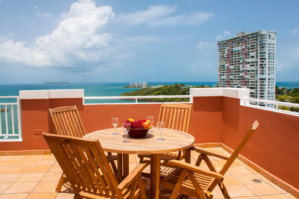 Amazing view from our terrace, great morning breakfast, barbecue or sun down drinks.