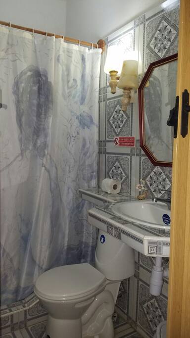 Baño de la habitación #1