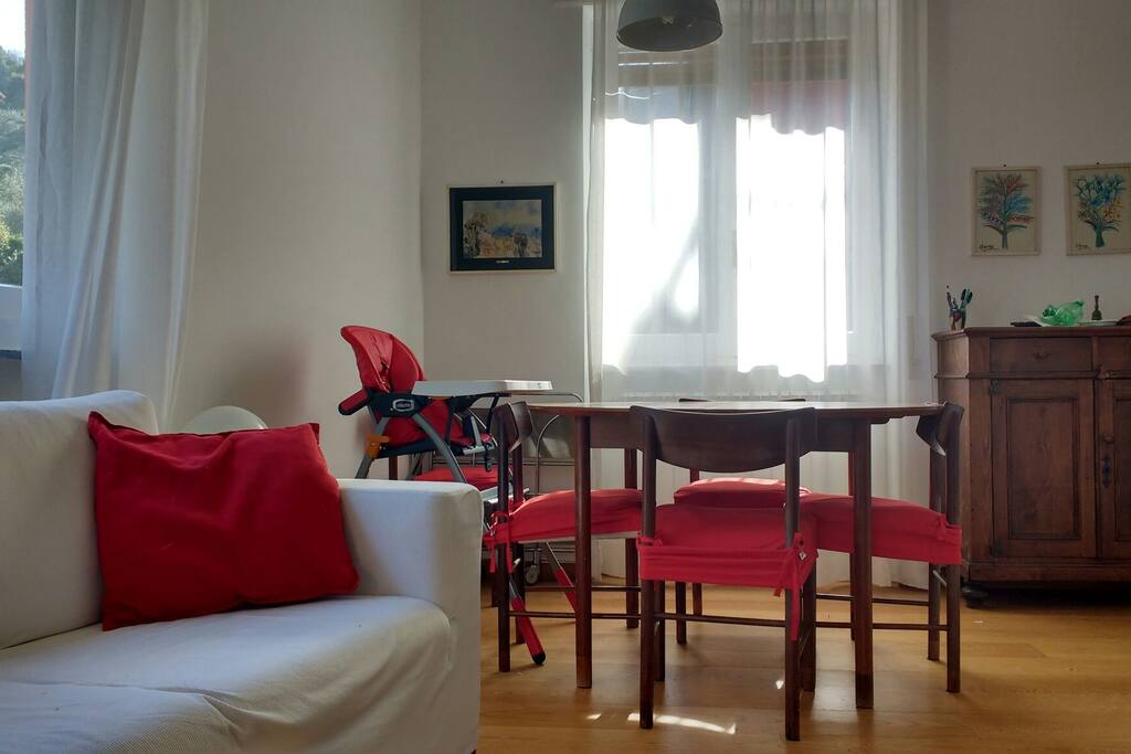 livingroom, dinner spot