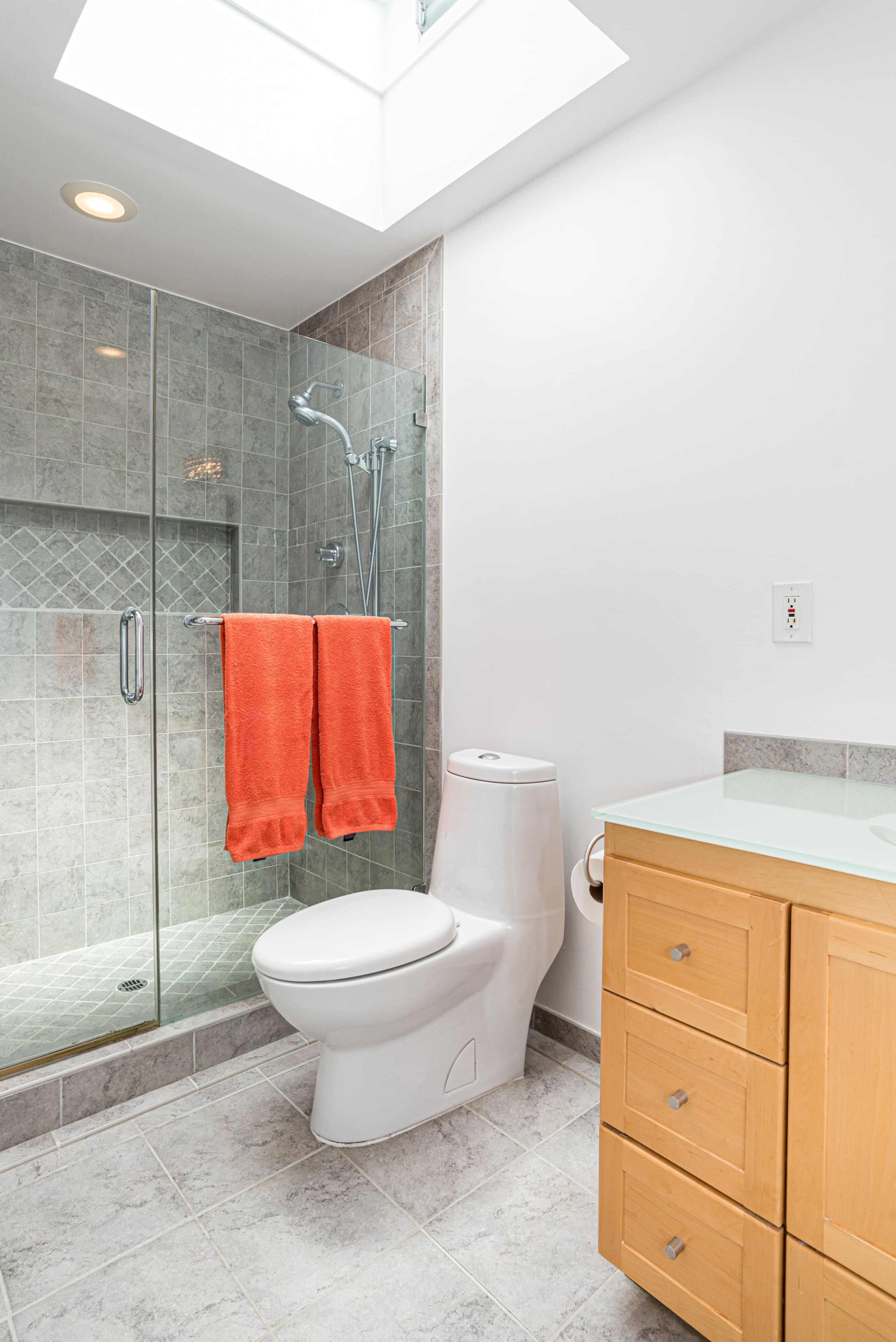 Home in San Francisco · ★5.0 · 2 bedrooms · 2 beds · 2 private baths - Image 37