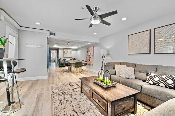 MB Contemporary 14 Guests by Sand AC+Garage gallery image 5