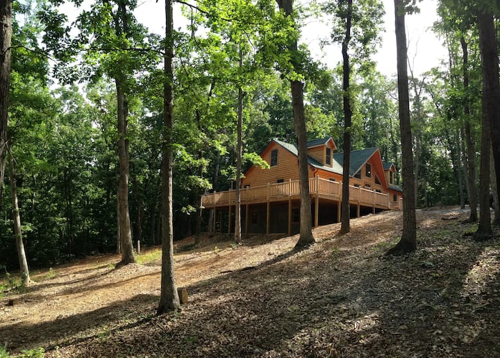 Bear Crossing Luxury Mountain Getaway near Luray Cabins for Rent in
