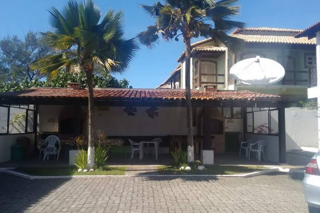 Área de lazer com duas churrasqueiras