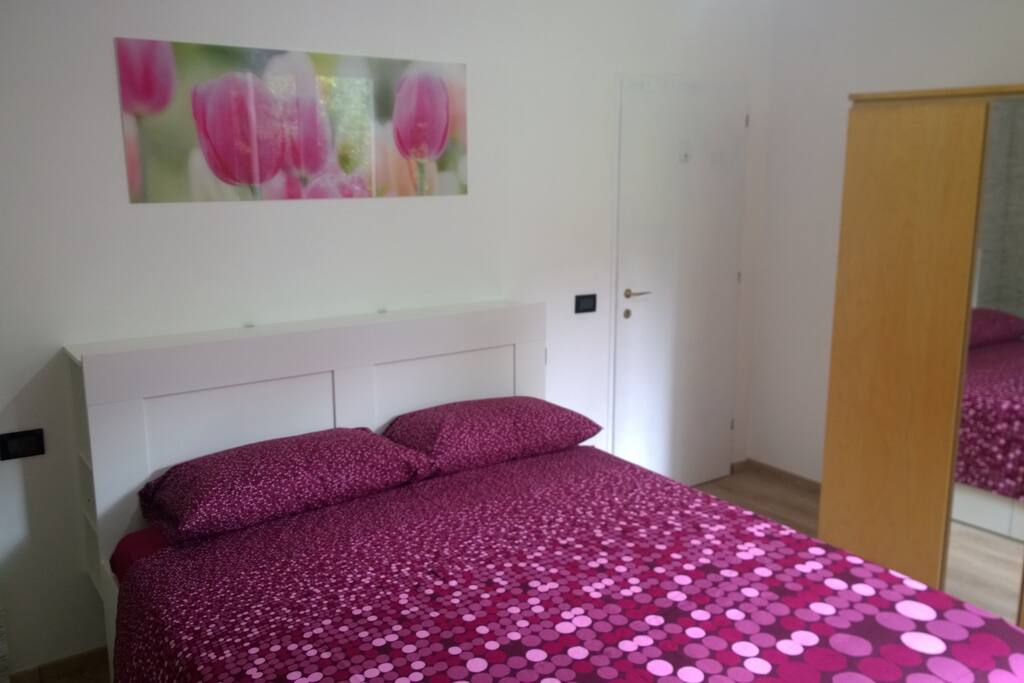 Camera con letto matrimoniale