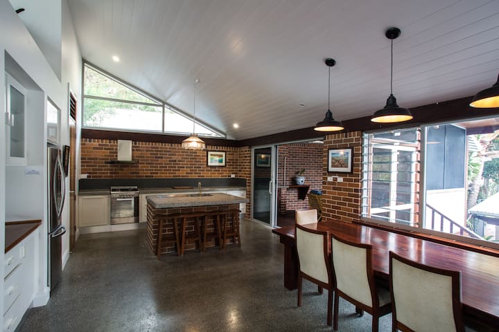 Barefoot Beach house gallery image 3