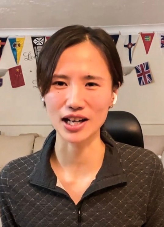 Show full-screen, host-provided image