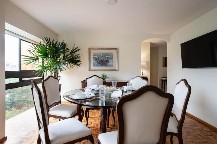 Cozy Apartment with tree lined views in Condesa