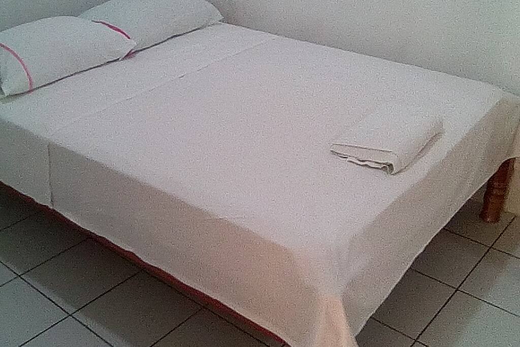 La cama para los clientes matrimonial un precio de 45 dolares p noches