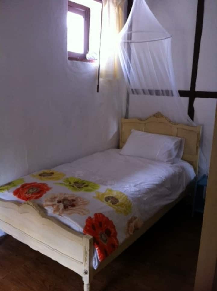 ห้องนอนเดี่ยว (นอกห้องเตียงใหญ่)