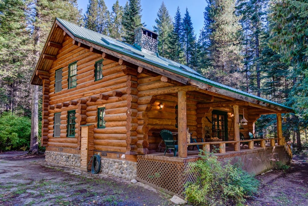 Back porch overlooks the river.