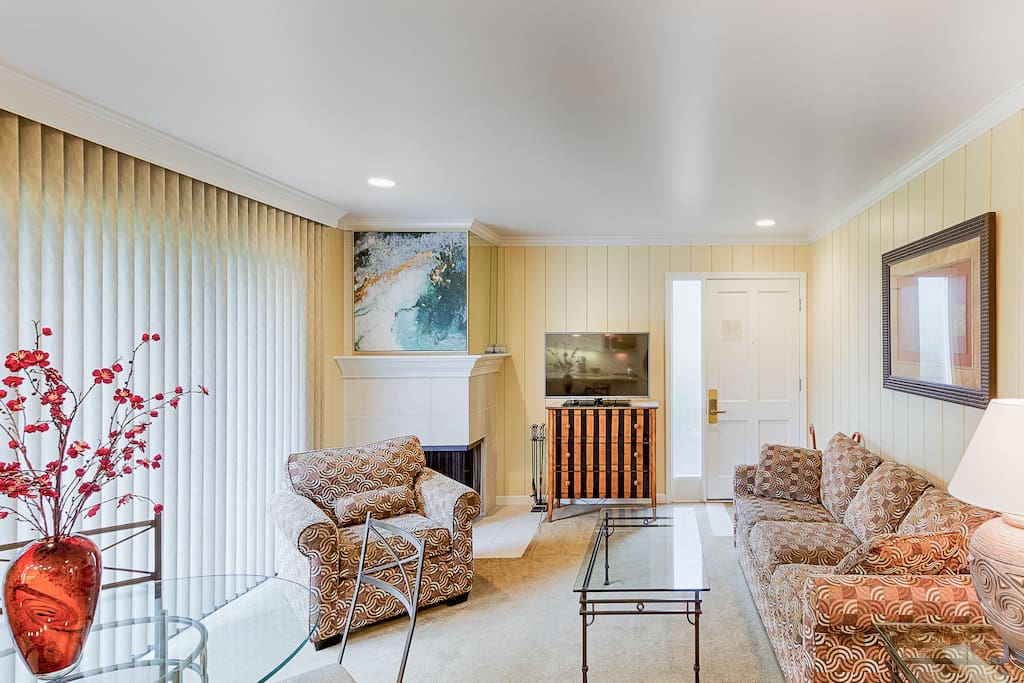 The well-lit living room features comfy seating for 4. Complimentary Wi-Fi is also provided.