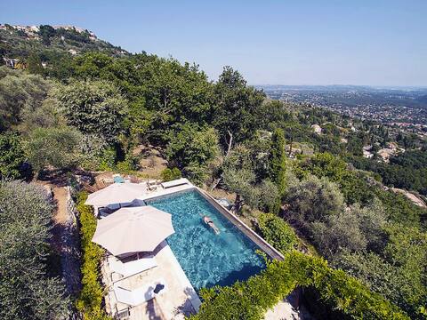 Infinity Pool. Panoramic Views