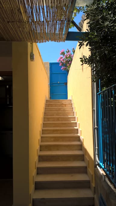 Ingresso dalla strada statale