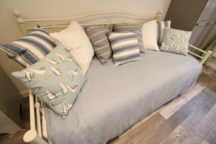 Lymington Annexe: Own Entrance, Garden, Parking - Beaulieu