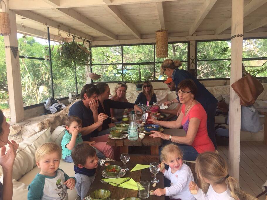 Quand l'heure du repas arrive, c'est la fête!!