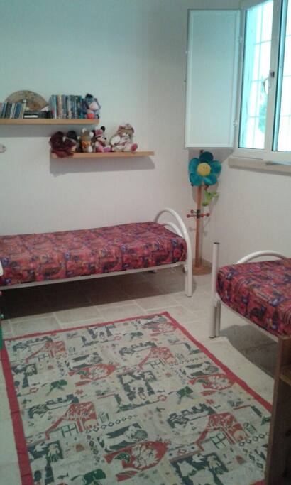 Cameretta con due letti, eventualmente accostabili in matrimoniale.