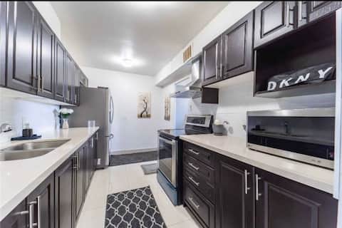 Popular Airbnb listing: New Cozy Deluxe 2BR+2BTH suite near YYZ Airport. in Humber River—Black Creek