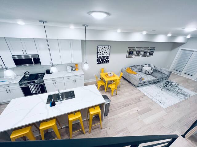 Designer 3BR Penthouse + Rooftop Free Cancellation gallery image 2