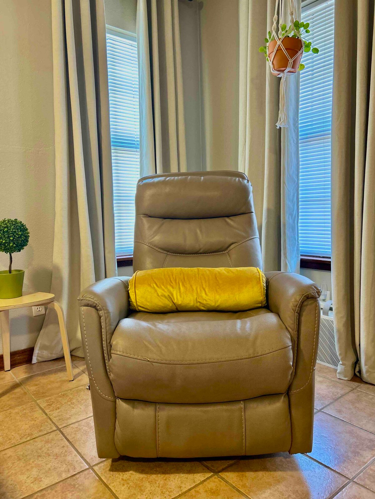 Popular Airbnb listing: Spanish Cottage/King bed /1.5 blocks to Cole Park in Corpus Christi