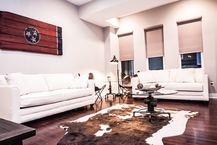 Bachelorette Nashville 2 Rooftops! min to Downtown gallery image 3