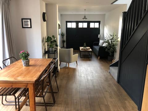 Delightful Coach House - Great Location - 5.0*