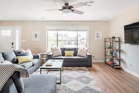 Popular Airbnb listing: Industrial-Chic Old Scottsdale Home with Private Pool in Park Scottsdale