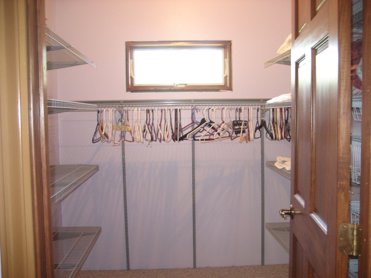 Inloopkast in hoofdslaapkamer