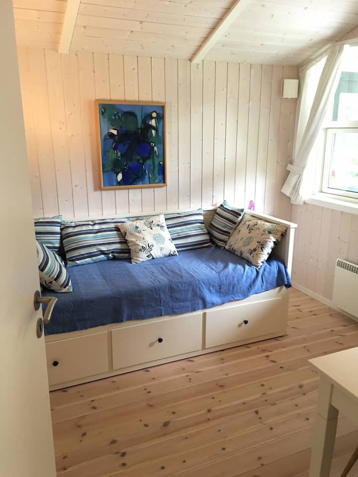 Slaapkamer 2 (bed uitklapt tot 180 cm breed)