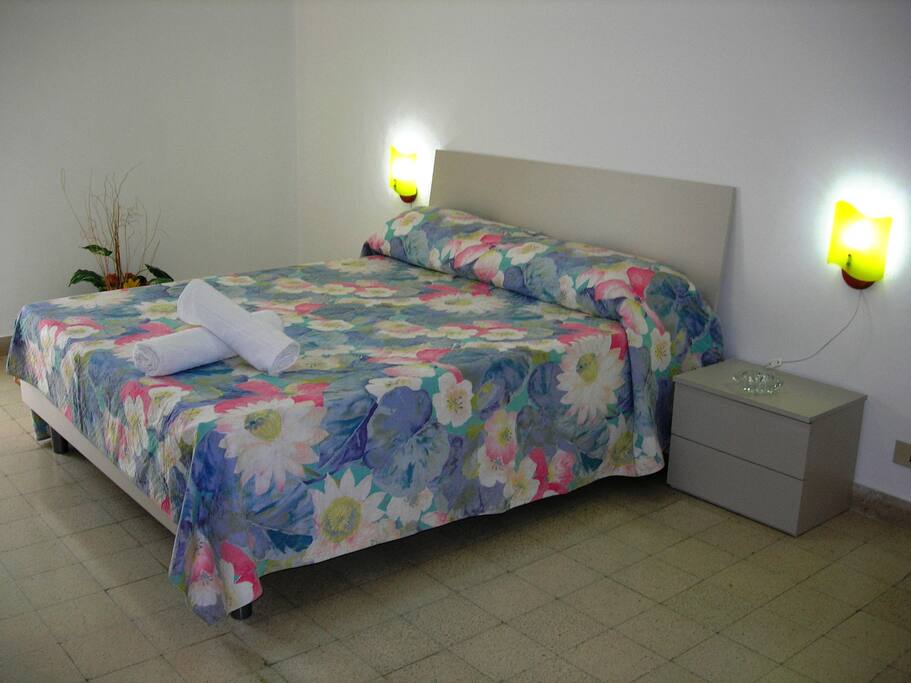 Camera con letto matrimoniale