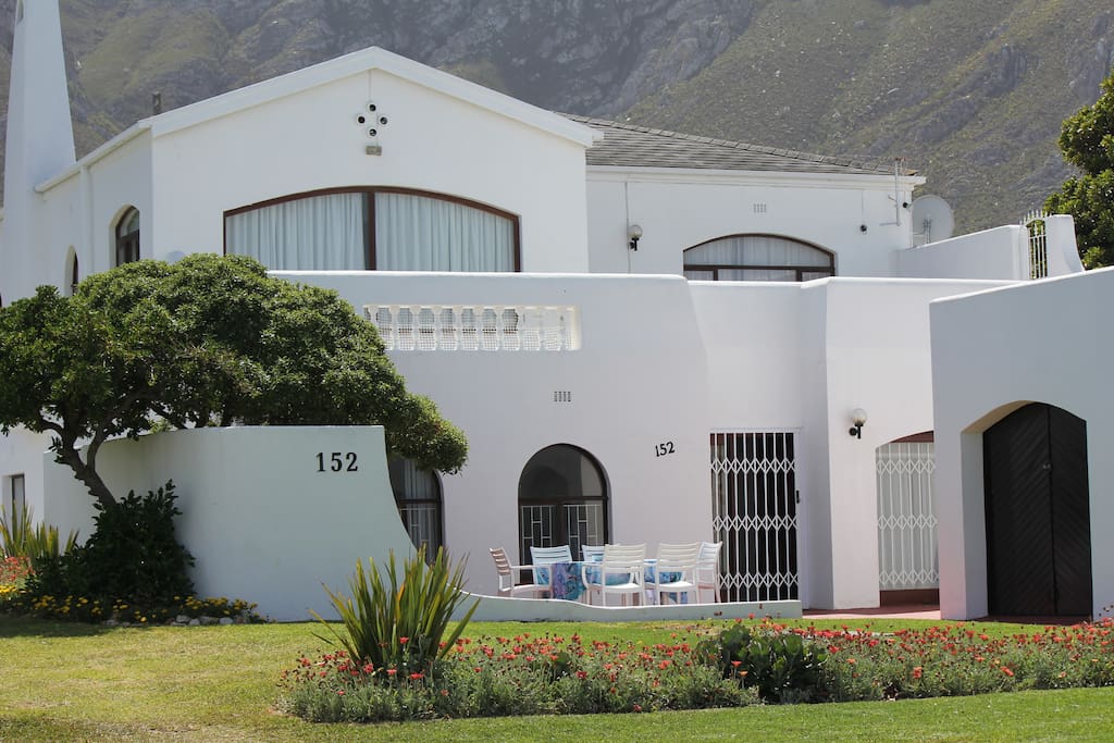 Downstairs suite with own garage and braai area...totally private and on the ground floor of the house.
