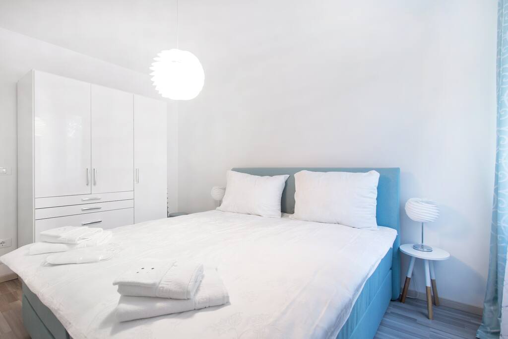"Great pleace and good location, 50 shades of luxury it is :)" - by Dijana. Queen size bed with hotel brand bedding, linens and towels.