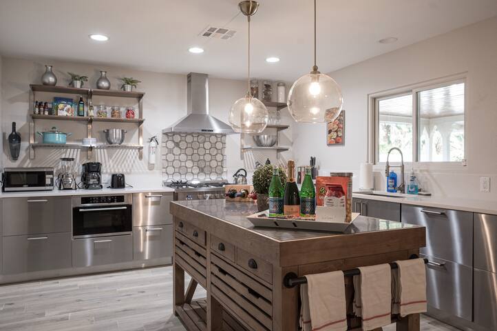 Monthly Villa • Heated Pool,Spa,FastWiFi,GameRoom gallery image 5