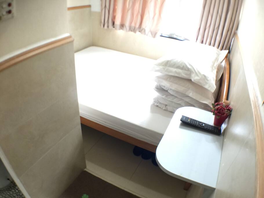 Double Bed with Window
