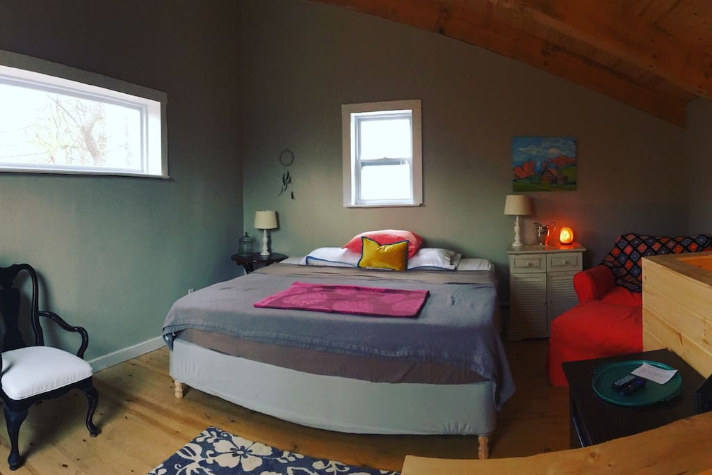 Upstairs spacious loft bedroom. Comfy king size bed.