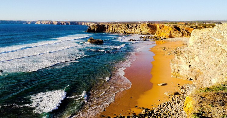 Show full-screen, host-provided image