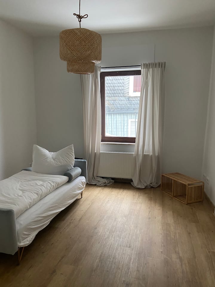 寝室4には約1.30 x 1.85メートルの寝室があります。