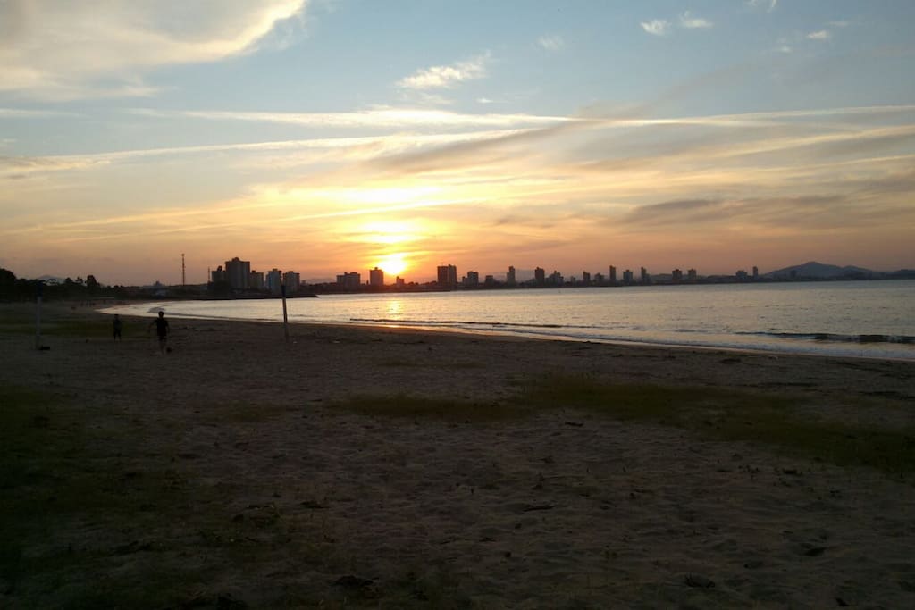 vista frontal da casa para praia a oeste - Pôr do Sol