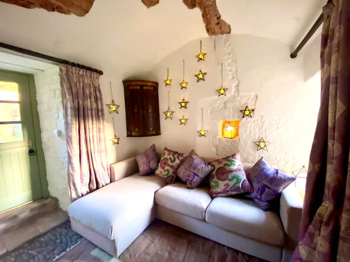 450 Year Old Vaulted Garden Rooms - Romantic Suite - Melrose