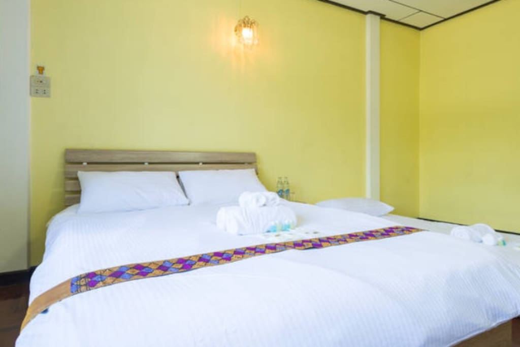 Main queen size bed for 1-2 guest