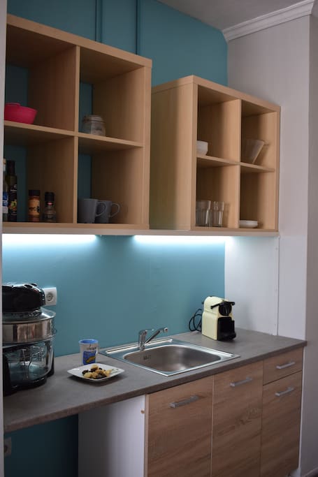 Fully equipped kitchenette