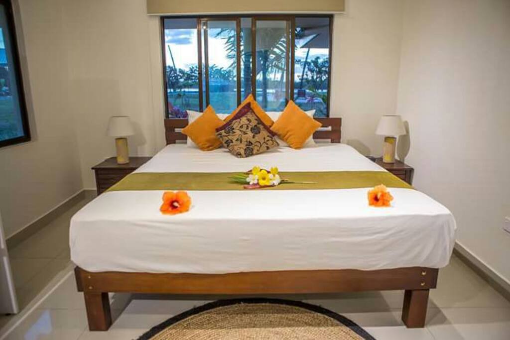 Daylight picture of King Size Bed