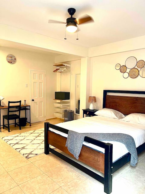 FIRESIDE SUITES Spacious Modern Georgetown #2