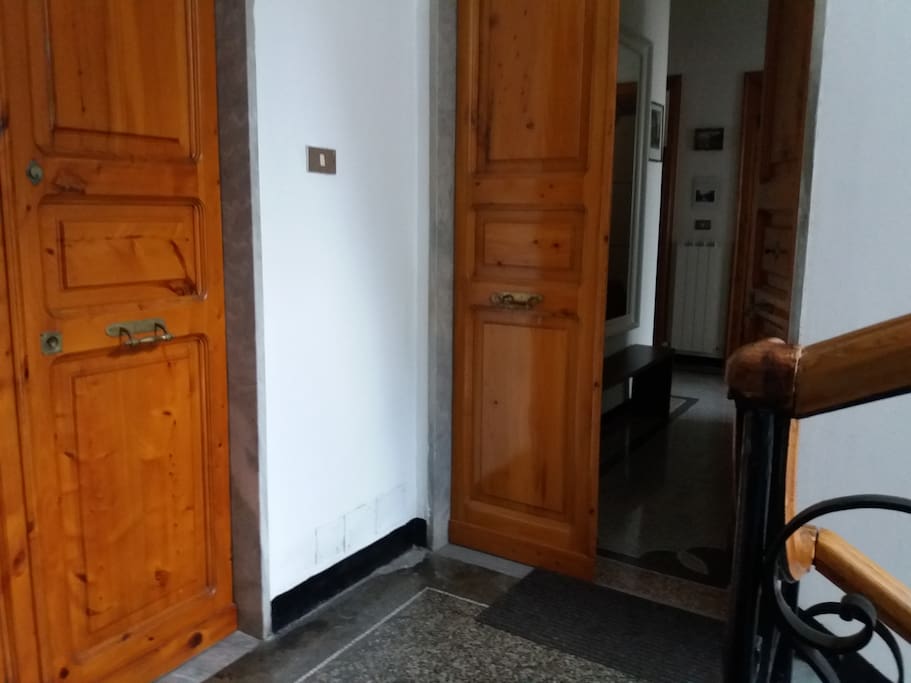 Main door - Porta d'accesso