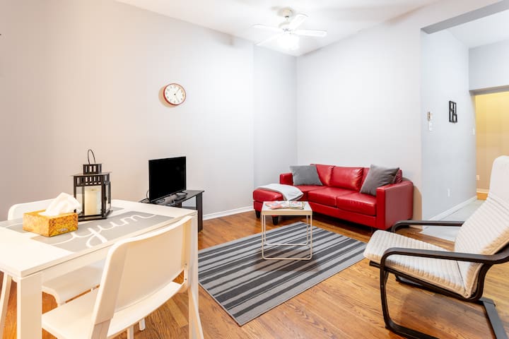 Cozy Apartment / 7 Minuets to the Parliament