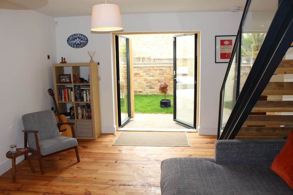 Living Room / Garden