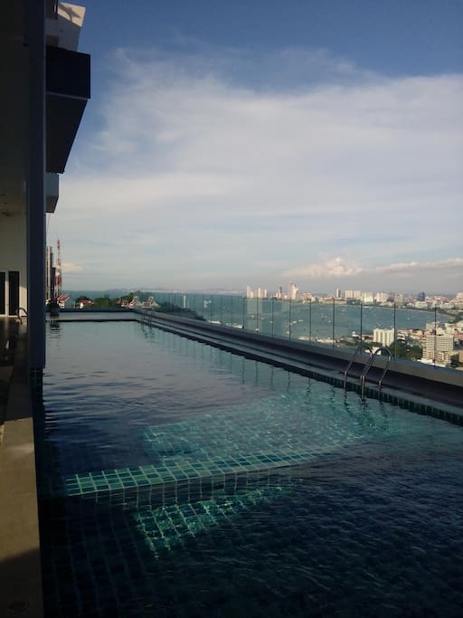 Pool with view over Pattaya Bay