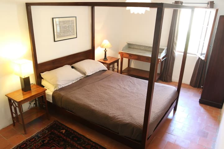 غرفة النوم الرئيسية