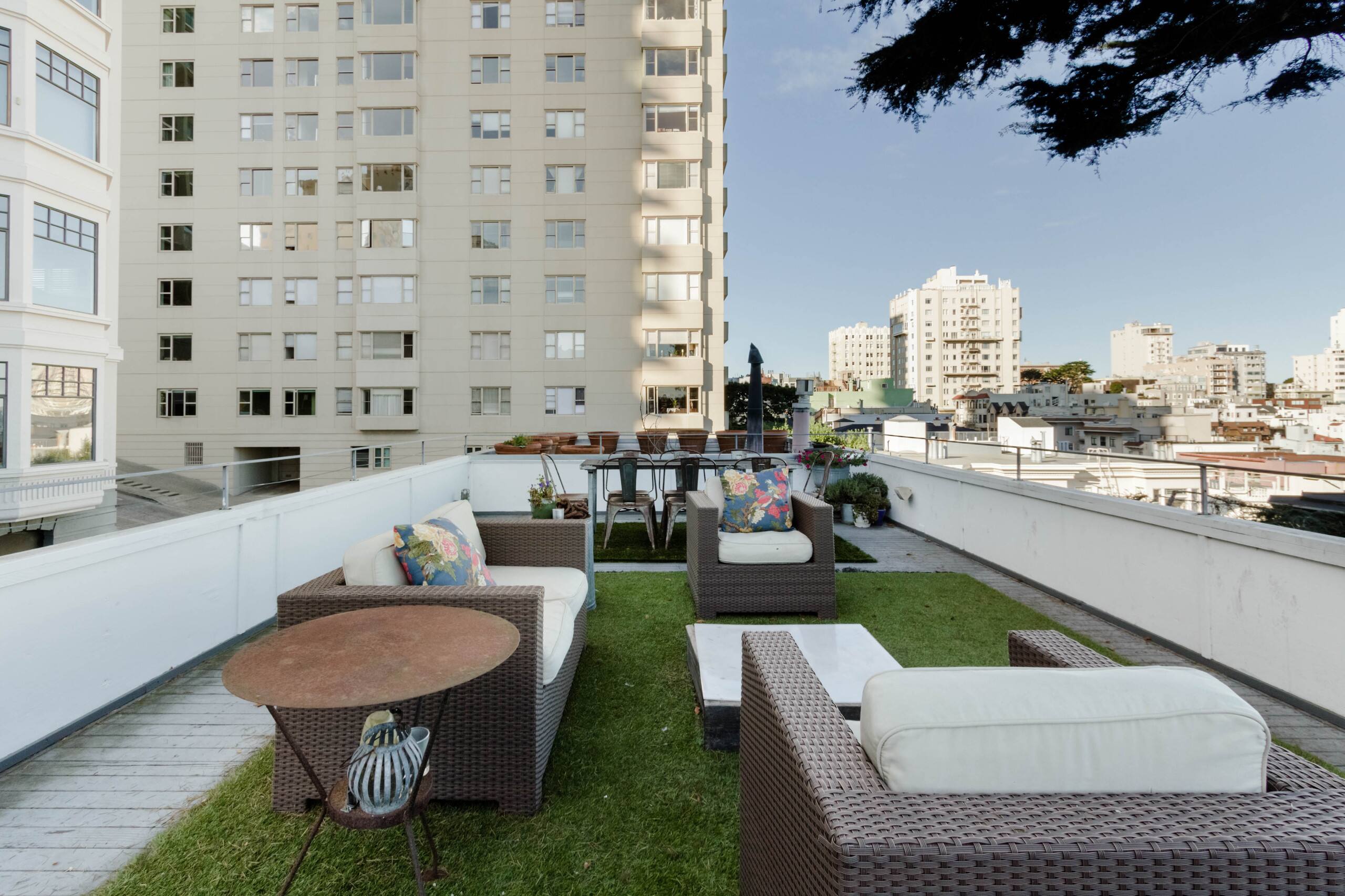 Condo in San Francisco · ★4.93 · 3 bedrooms · 3 beds · 2 baths - Image 11