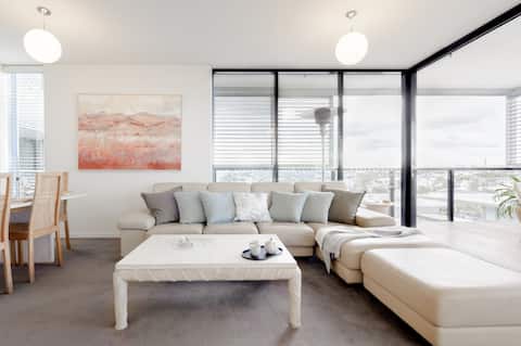 Sweeping City Views from an Elegant Apartment